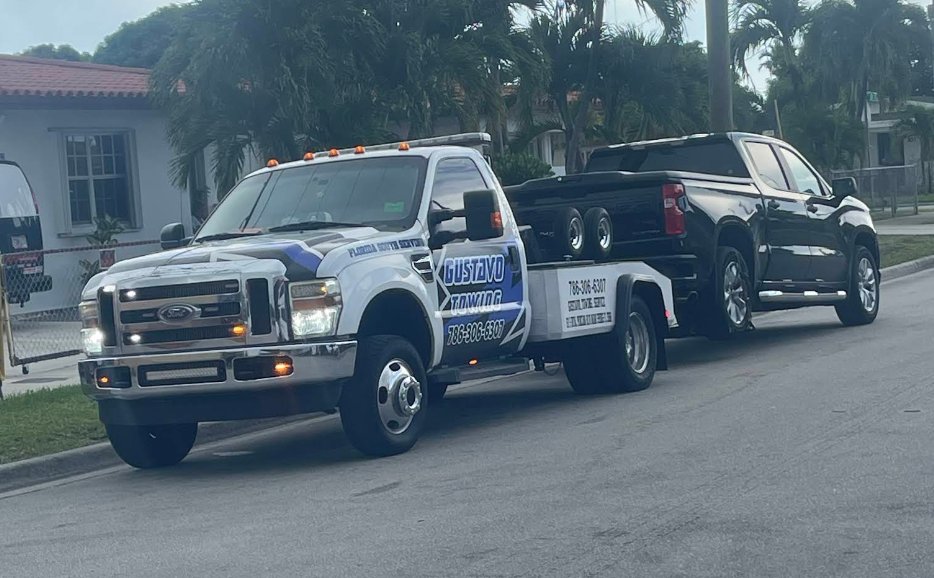 Gustavo Towing camioneta negra Miami Springs